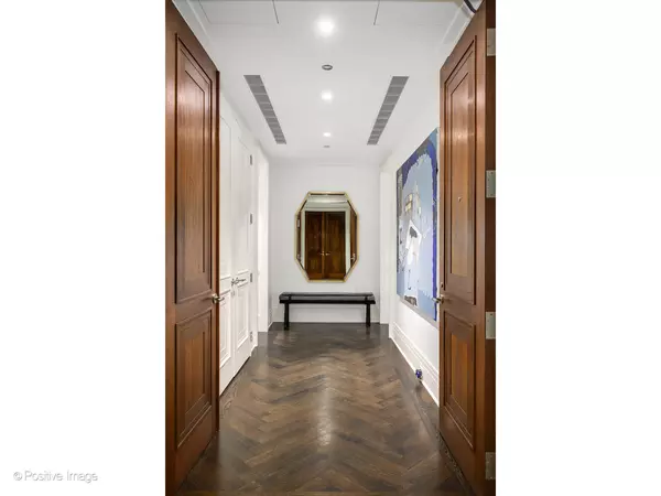 Chicago, IL 60611,159 E Walton PL #7G