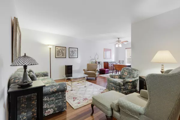 Countryside, IL 60525,119 Pheasant DR #119