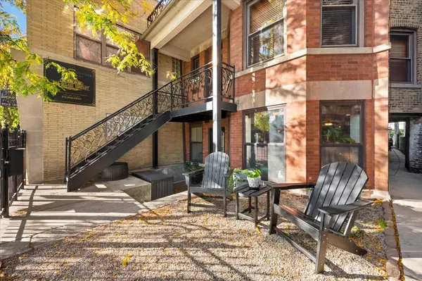 Chicago, IL 60618,2030 W IRVING PARK RD #1
