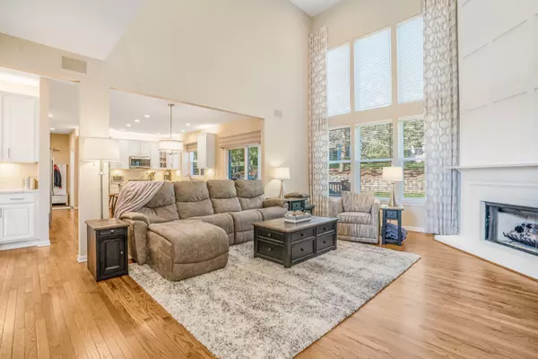 Streamwood, IL 60107,104 Cottonwood DR