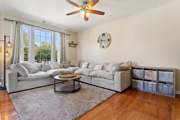 Arlington Heights, IL 60004,805 E Hamlin LN