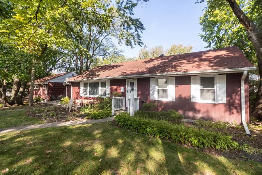 2011 Cleveland ST, Evanston, IL 60202