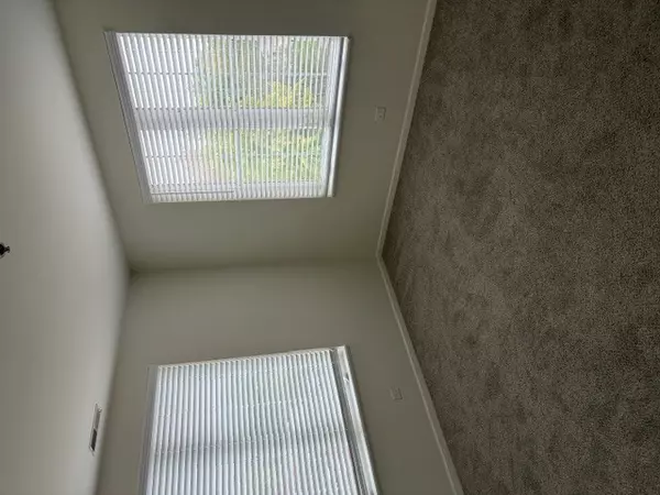Deerfield, IL 60015,625 Deerfield RD #309