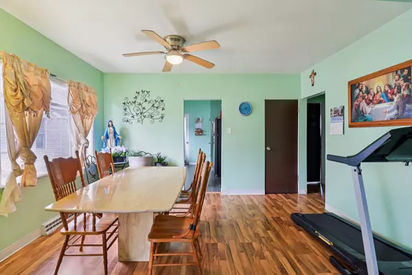 Elgin, IL 60120,796 Parkway AVE