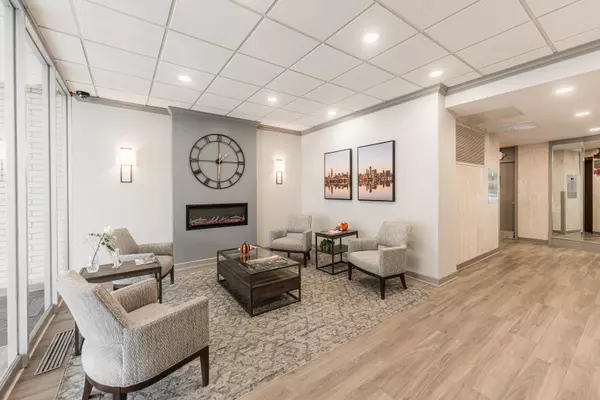 La Grange, IL 60525,141 N La Grange RD #601