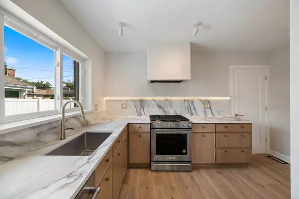 Park Ridge, IL 60068,1025 N KNIGHT AVE