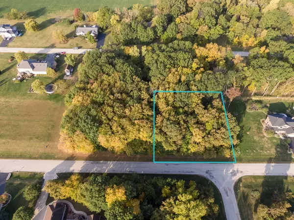 210 Hickory LN, Kirkland, IL 60146