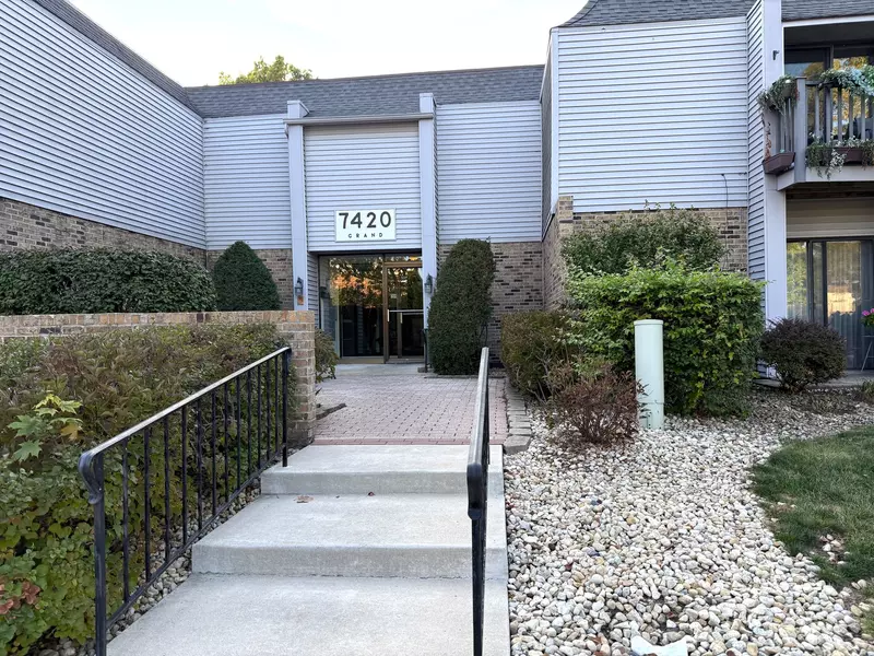 7420 Grand AVE #102B, Downers Grove, IL 60516