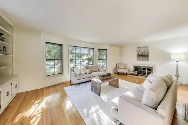 Arlington Heights, IL 60005,222 S Dwyer AVE