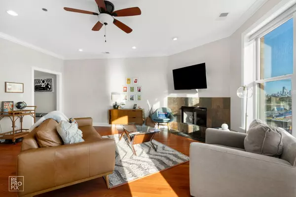 Chicago, IL 60618,2811 N Bell AVE #403