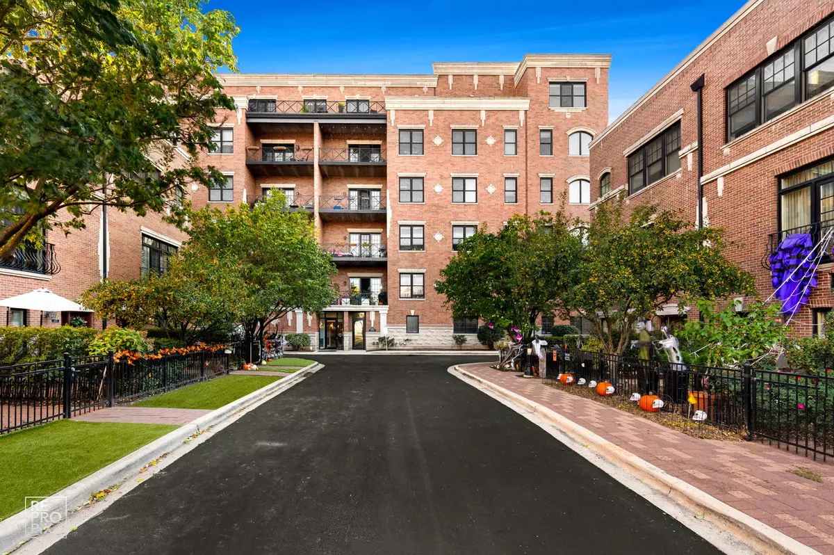 Chicago, IL 60618,2811 N Bell AVE #403