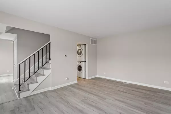 Downers Grove, IL 60516,4 Tower CT