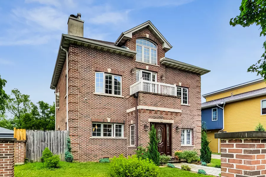 2609 Eisenhower DR, Des Plaines, IL 60018