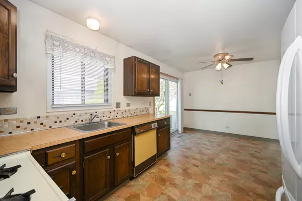 Schaumburg, IL 60193,951 Chelsea LN