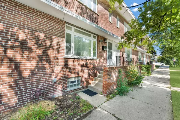 Chicago, IL 60645,2006 W Farwell AVE