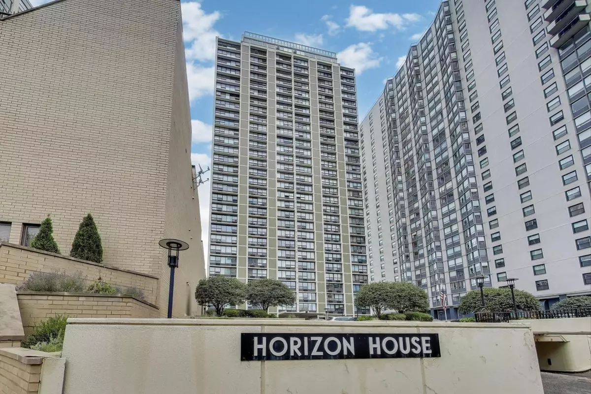 Chicago, IL 60660,5733 N Sheridan RD #23B