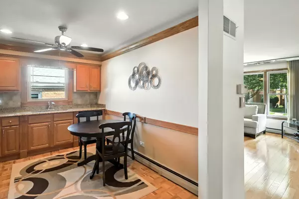 Brookfield, IL 60513,4230 Prairie AVE