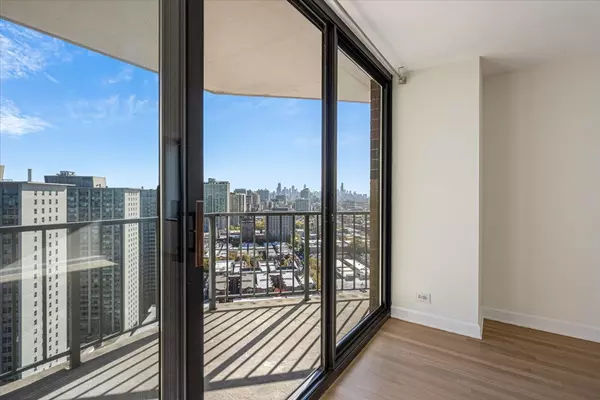 Chicago, IL 60613,3660 N Lake Shore DR #2803