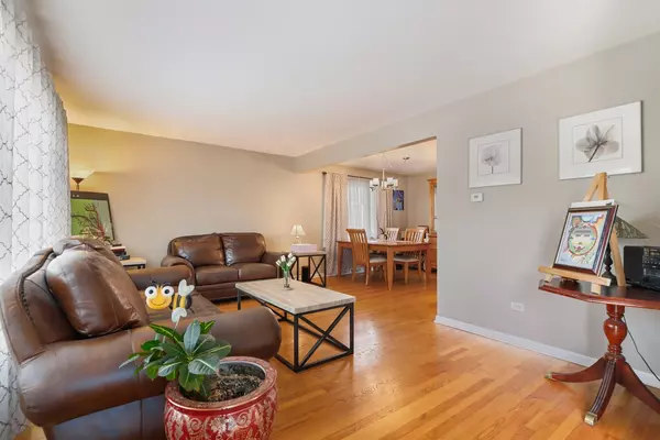 Oak Lawn, IL 60453,4913 W 105th ST