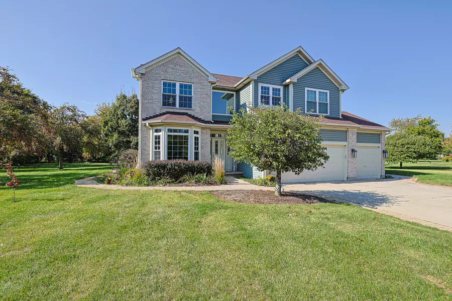 8789 Bentley LN, Spring Grove, IL 60081