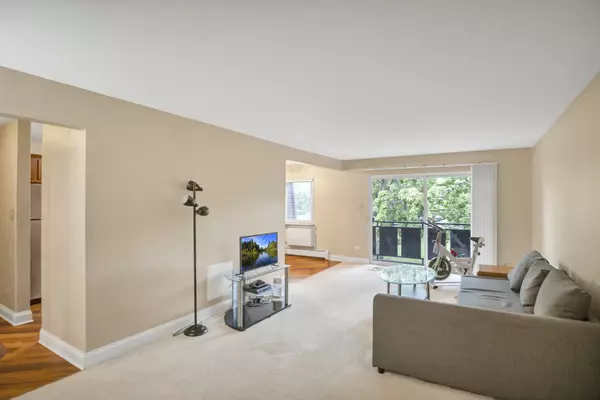 Arlington Heights, IL 60004,2604 N Windsor DR #206