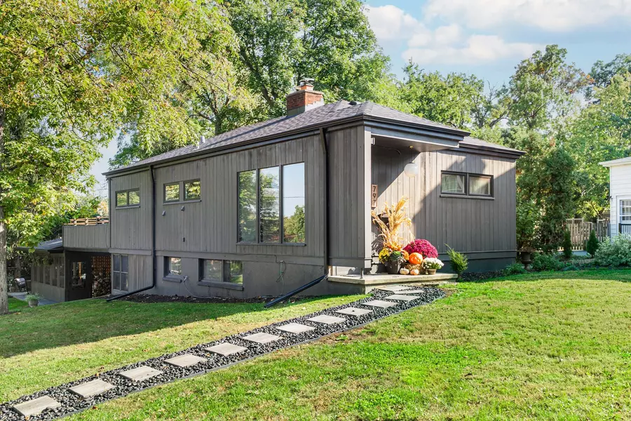 797 Forest AVE, Glen Ellyn, IL 60137