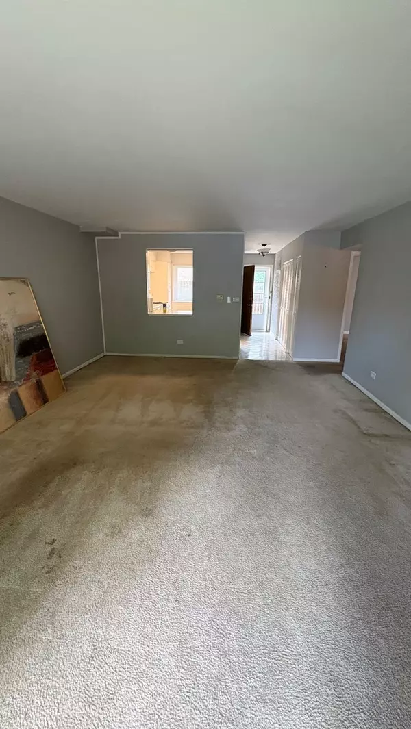 Chicago, IL 60645,7074 N RIDGE BLVD #1E