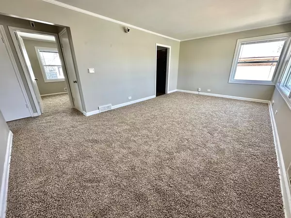 Elgin, IL 60120,1152 Hiawatha DR