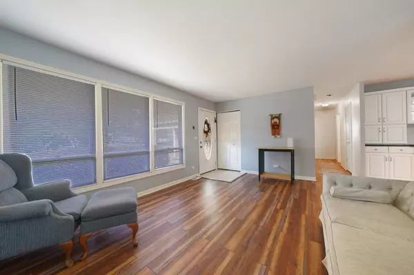 Bloomingdale, IL 60108,181 Lakeview CT