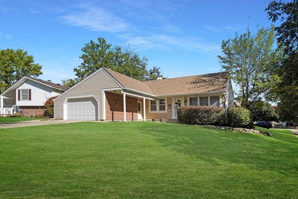 181 Lakeview CT, Bloomingdale, IL 60108