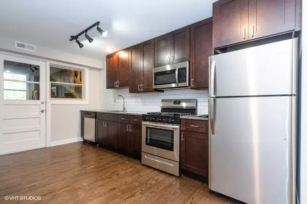 Chicago, IL 60645,6527 N Seeley AVE #1W