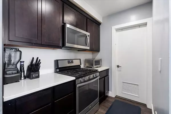 Chicago, IL 60642,680 N Green ST #412