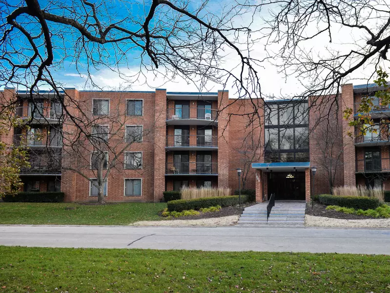 1605 E CENTRAL RD #203A, Arlington Heights, IL 60005