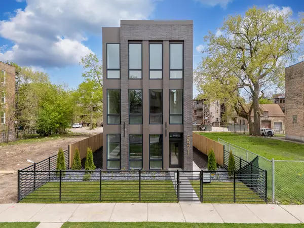 5921 S Calumet AVE #2, Chicago, IL 60637