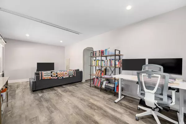 Westmont, IL 60559,Address not disclosed