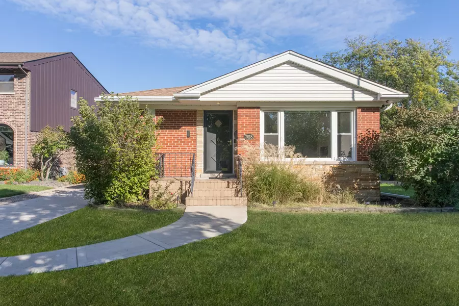 7018 W Birchwood AVE, Niles, IL 60714