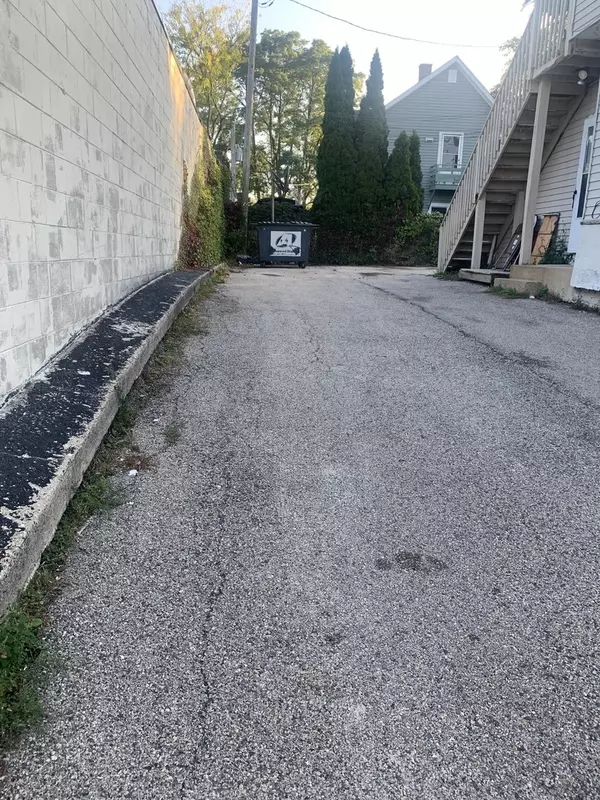 Waukegan, IL 60085,613 Washington ST