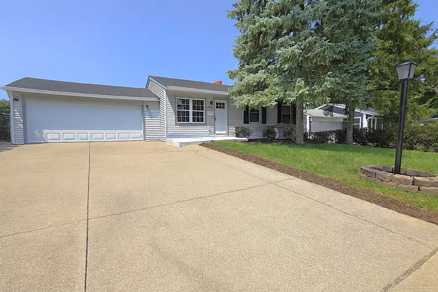 1712 Poplar AVE, Hanover Park, IL 60133