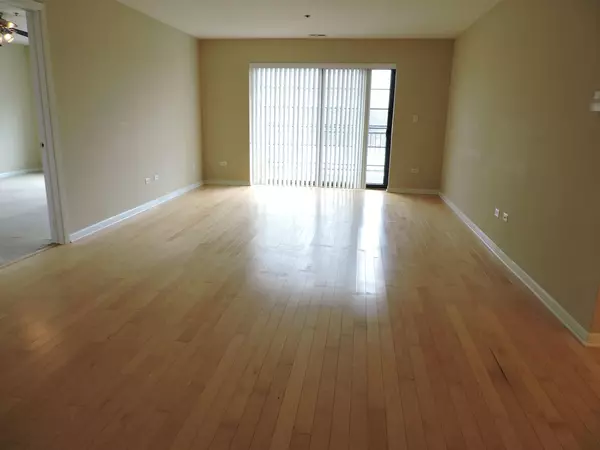Skokie, IL 60077,8255 Skokie BLVD #404