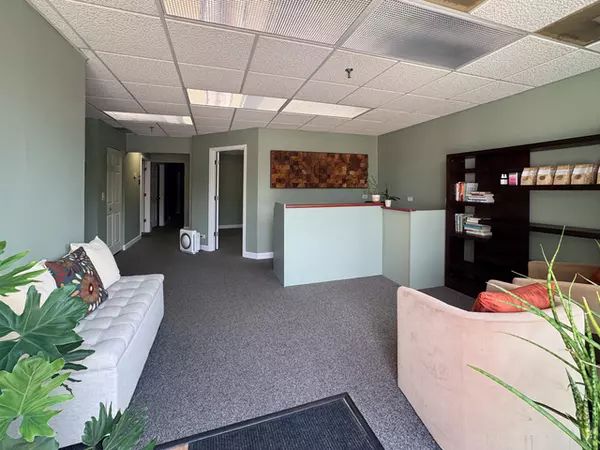 St. Charles, IL 60174,2020 Dean ST #E-D2