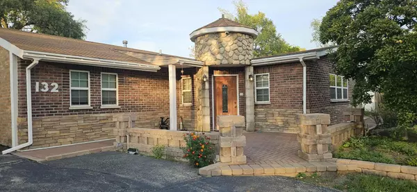 132 Fairwood DR, Bolingbrook, IL 60440