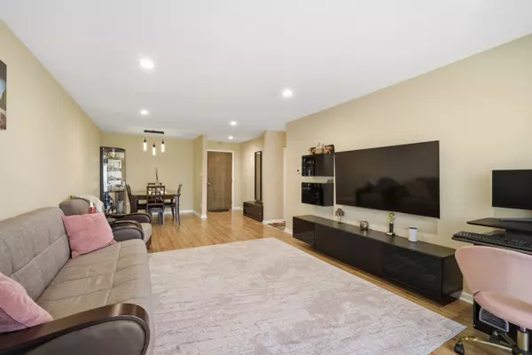 Buffalo Grove, IL 60089,51 Old Oak DR #414
