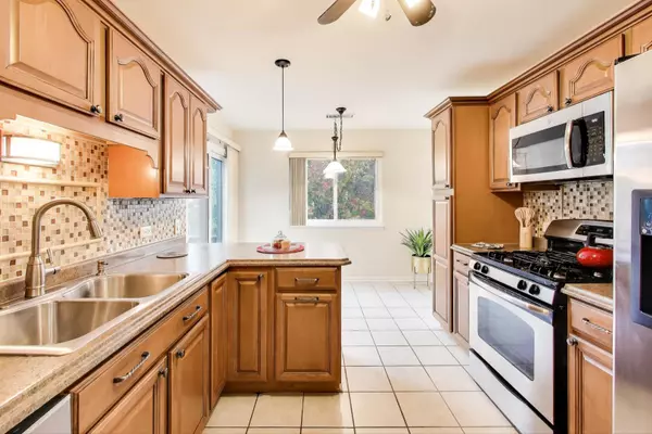 Schaumburg, IL 60193,321 Woodbury CT #D2