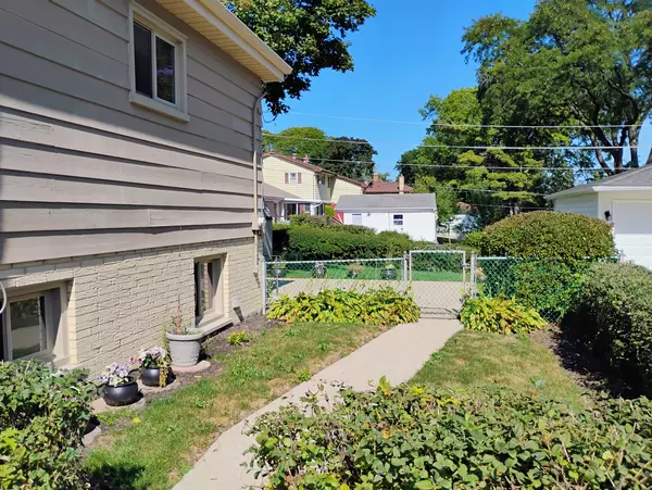 Mount Prospect, IL 60056,1042 W Central RD