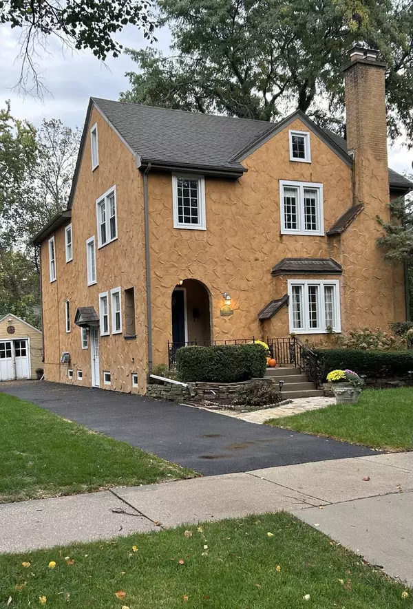 425 N Catherine AVE, La Grange Park, IL 60526