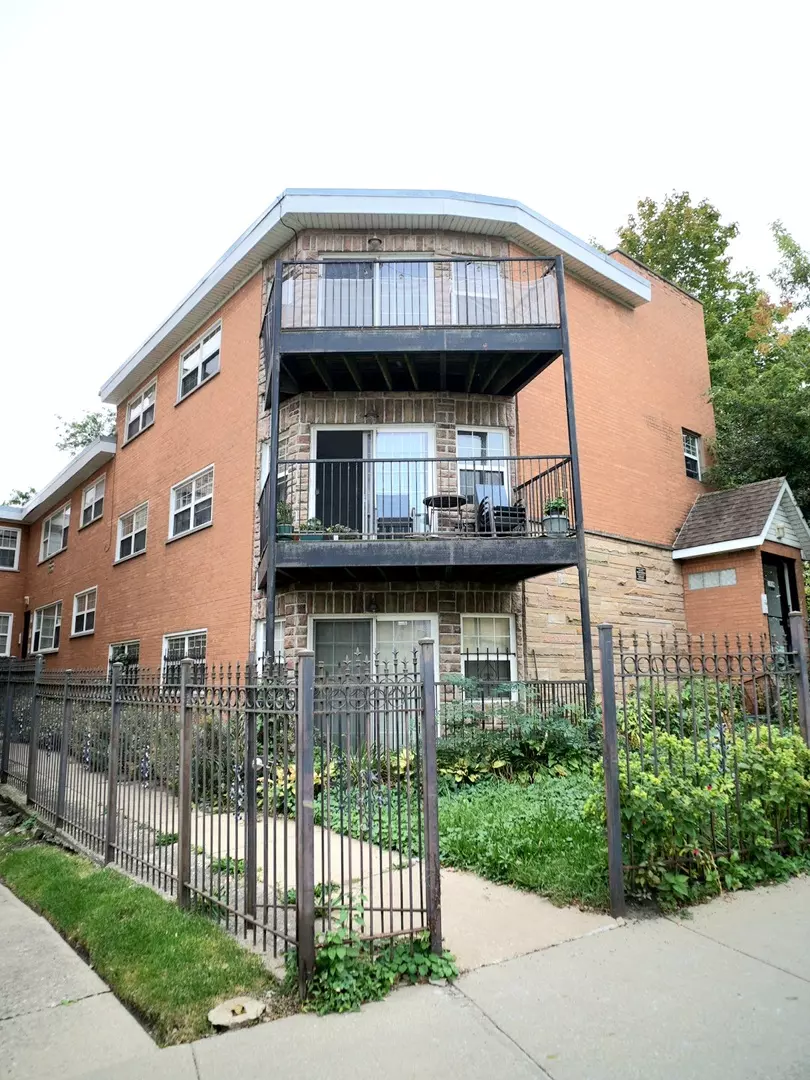 Chicago, IL 60626,1937 W Pratt BLVD #2N