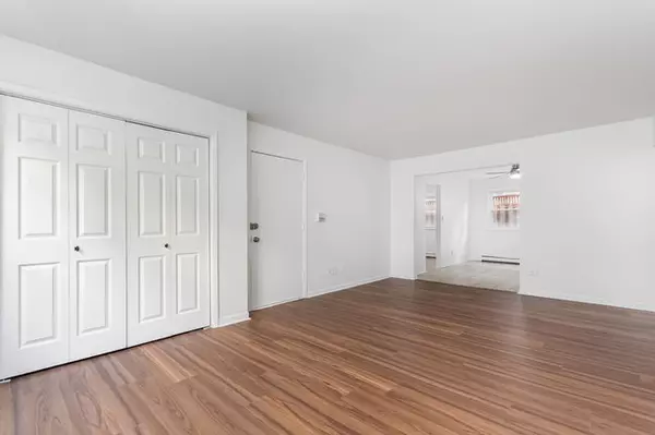 Chicago, IL 60626,1511 W BIRCHWOOD AVE #1F