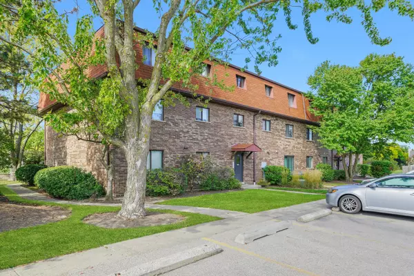195 W Brandon CT #A33, Palatine, IL 60067
