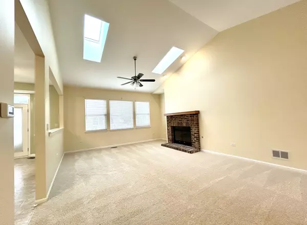 Crest Hill, IL 60403,21253 Legion Lake CT