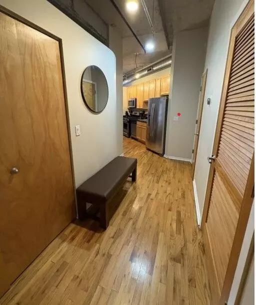 Chicago, IL 60607,6 S Laflin ST #920